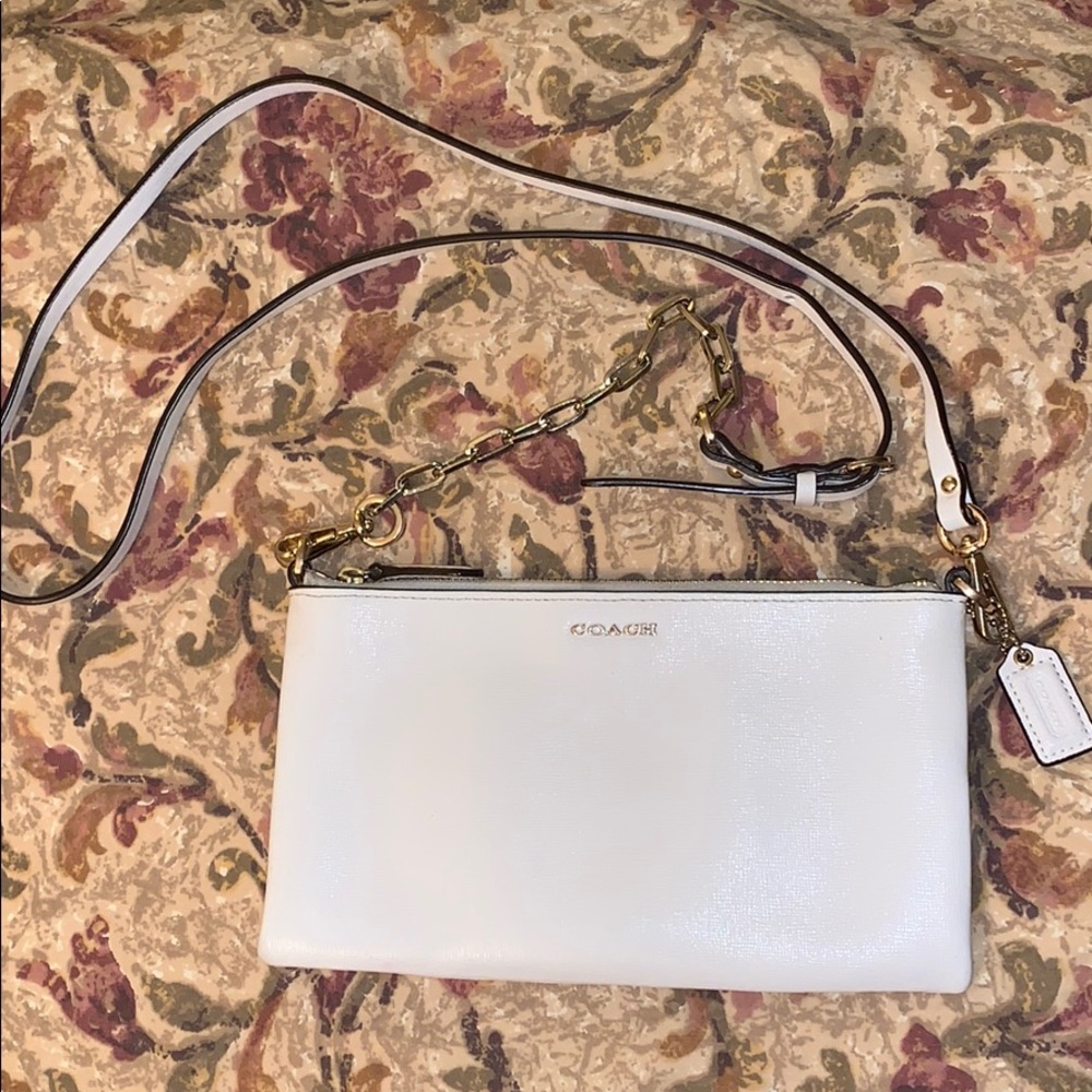 Coach Crossbody White Purse 🤍🤎